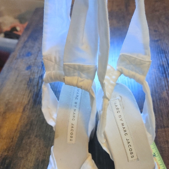 Marc Jacobs White Heeled Sandals Size 7 - Picture 9 of 10